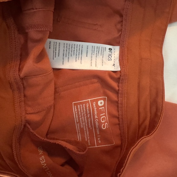 Figs Terracotta Scrub Set - Picture 3 of 7